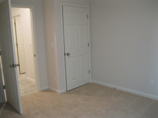 Building Photo - 476 Seafoam Cir