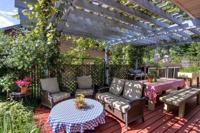 Outdoor Living Area - 3373 Whispering Pines Ln