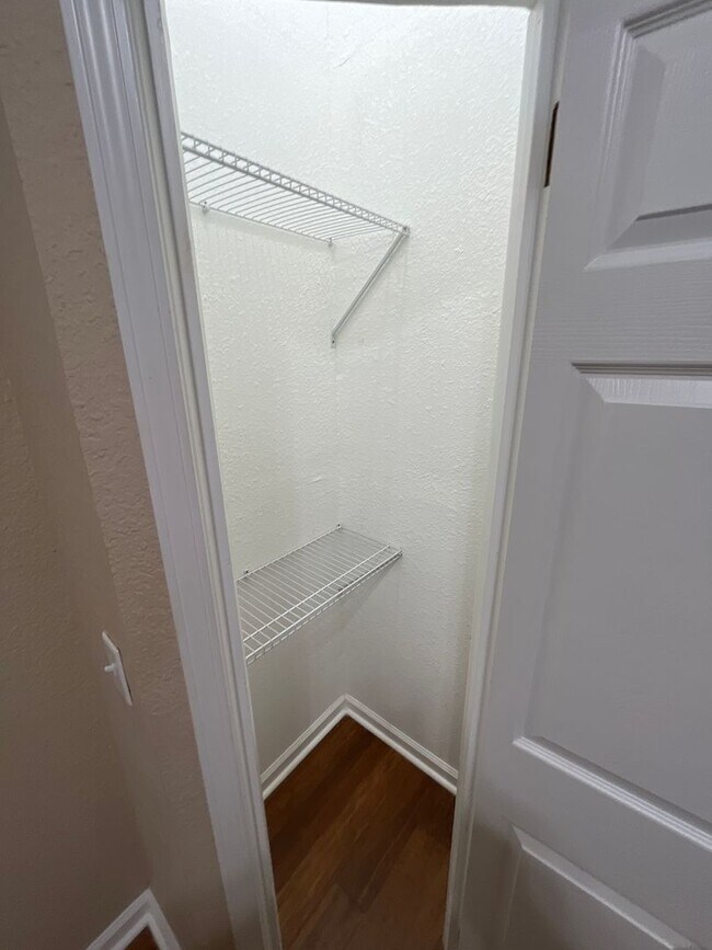 Building Photo - 1802 Teston Ln