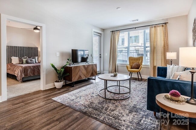 Building Photo - 101 W Morehead St