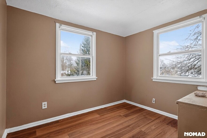 Building Photo - 3894 E 144th St