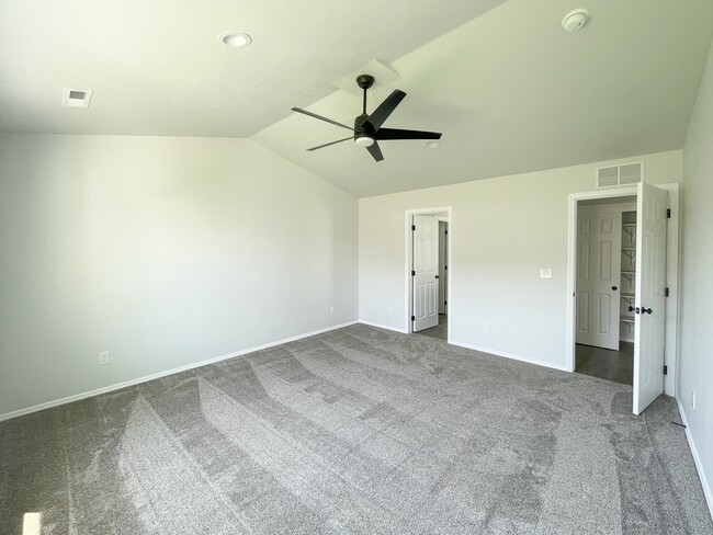 Building Photo - 12633 Dovekie St