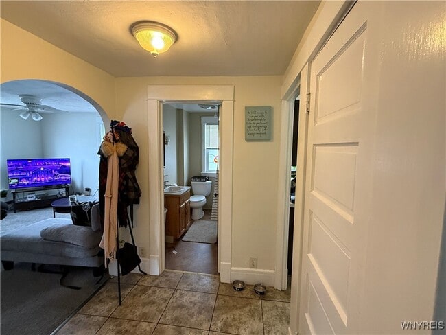 Building Photo - 58 Court St