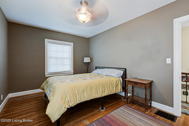 Building Photo - 2418 Brighton Dr