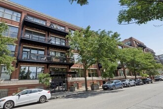 Building Photo - 1040 W Adams St