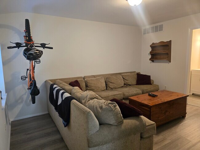 Building Photo - 296 Hockhockson