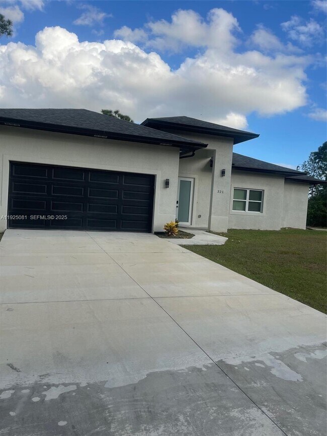 Building Photo - 321 Briggs