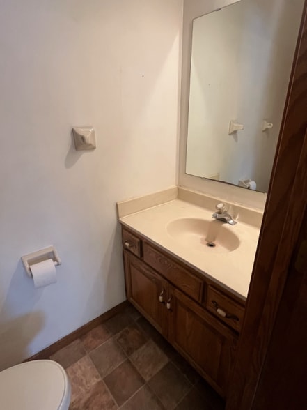 Building Photo - 11252 Robinson Dr