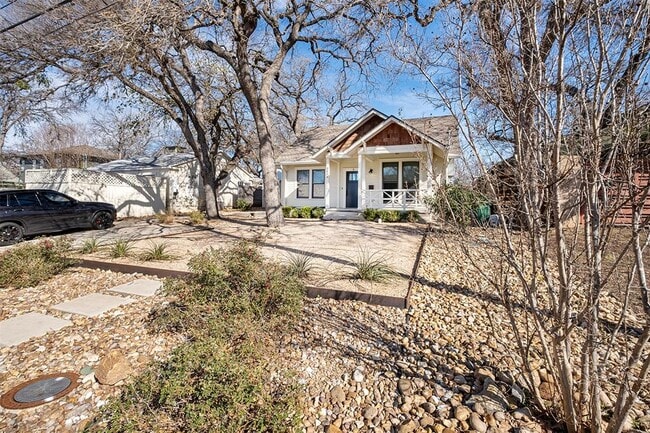 Building Photo - 2606 W 8th St