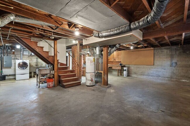 Building Photo - 2330 E McLoughlin Blvd