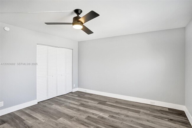 Building Photo - 3001 Portofino Isle