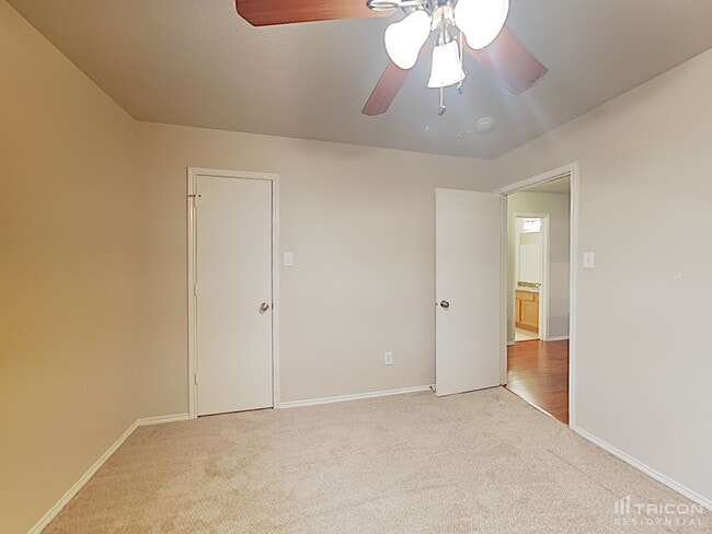 Building Photo - 1013 Meadowbend Dr