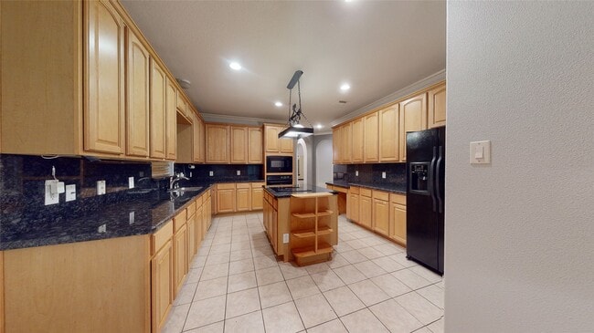 Building Photo - 5909 Sawyer Dr