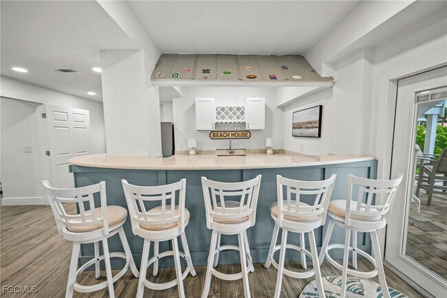 Building Photo - 256 Ibis St