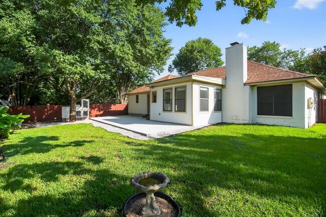 Building Photo - 505 Oak Ridge Dr