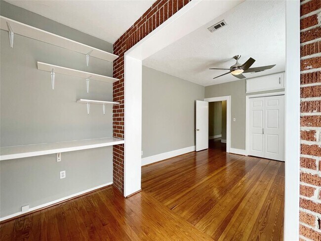 Building Photo - 711 Fargo St