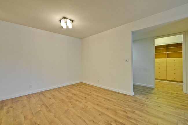 Building Photo - 2-bedroom, 2-bathroom condo in Awesome Mou...