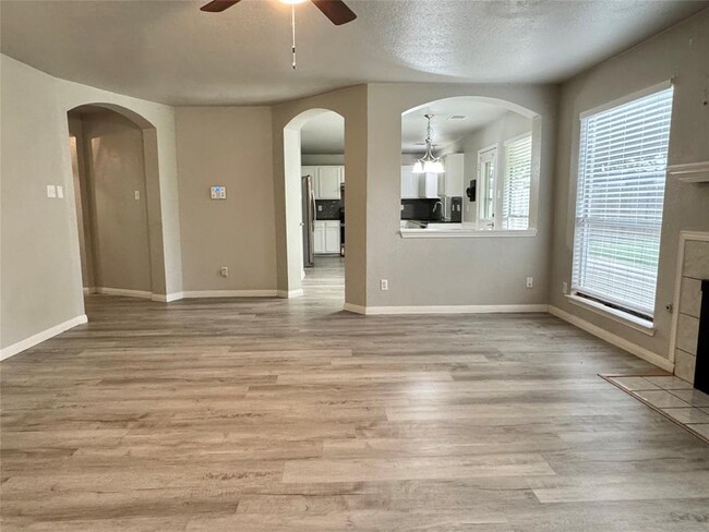 Building Photo - 2103 Aster Way
