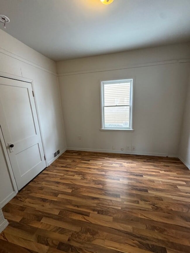 Building Photo - 1916 High St