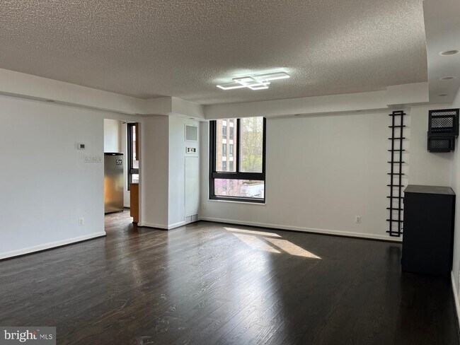 Building Photo - 1800 Old Meadow Rd