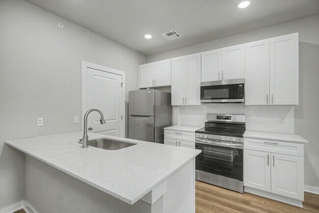 Building Photo - 403 S 29th St