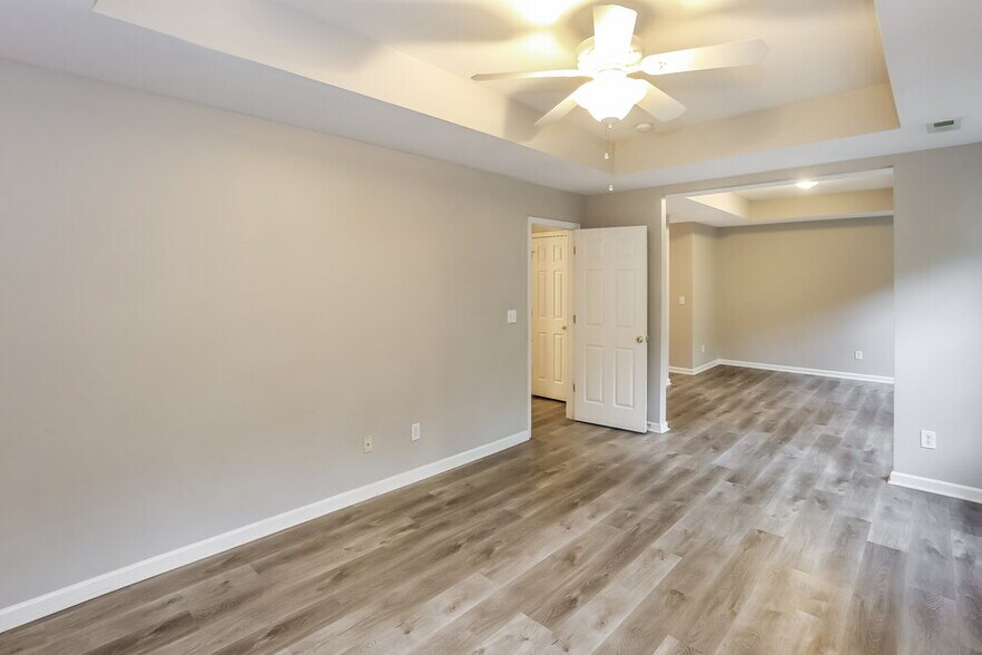 Building Photo - 4720 Abercromby St