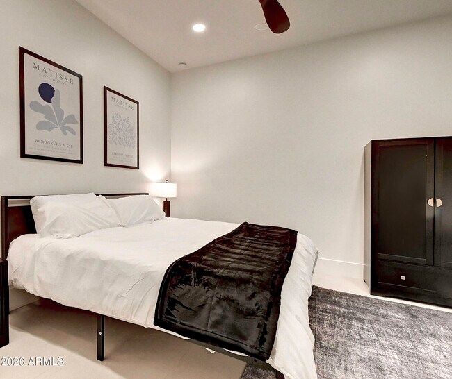 Building Photo - 6401 E Larkspur Dr