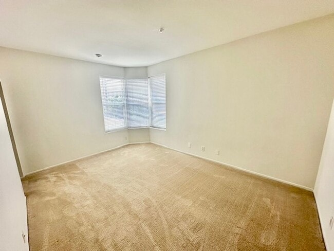 Building Photo - 620 S Gramercy Pl