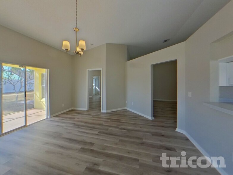 Building Photo - 217 Lakeway Ln