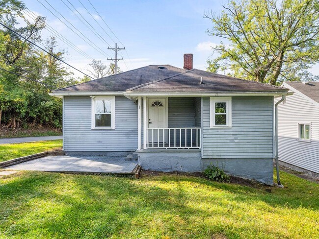 Building Photo - AVAILABLE OCT 1st! Don't miss this RENOVATED 2 bedroom in Penn Hills!