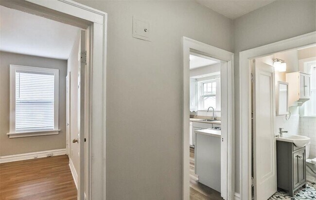 Building Photo - 7125 Dartmouth Ave