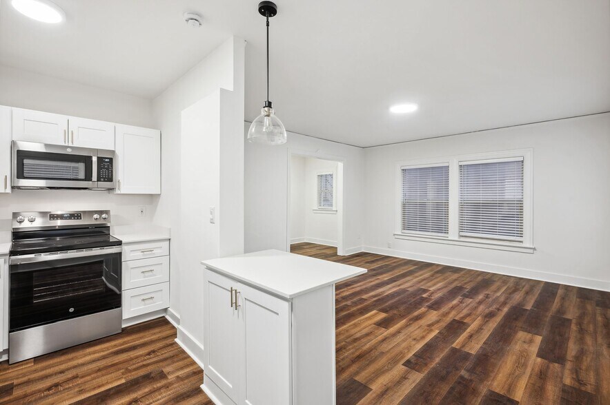 Interior Photo - 5th & Mercer Apartments - Vintage Charm an...
