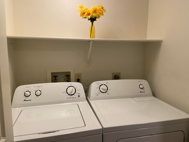 Building Photo - 5751 N Kolb Rd