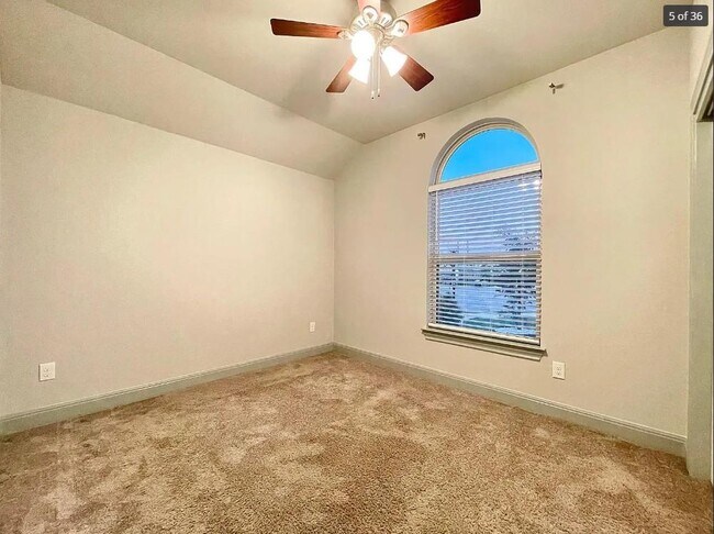 Building Photo - 205 Jude Cir