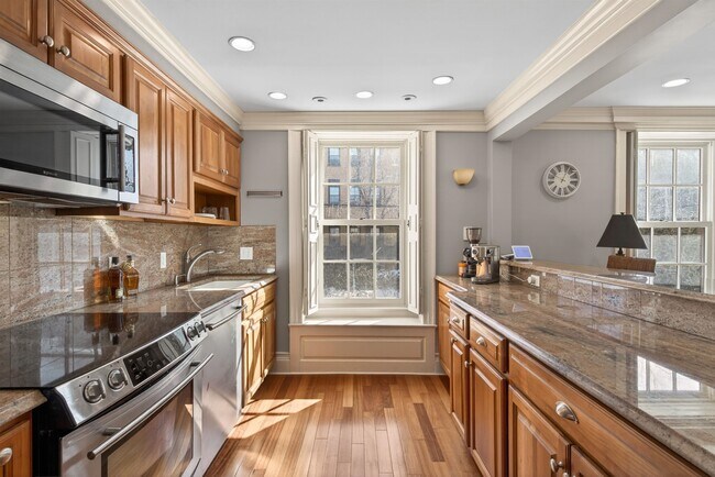 Building Photo - 7 Islington St