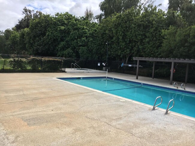 Building Photo - 6600 Reservoir Ln