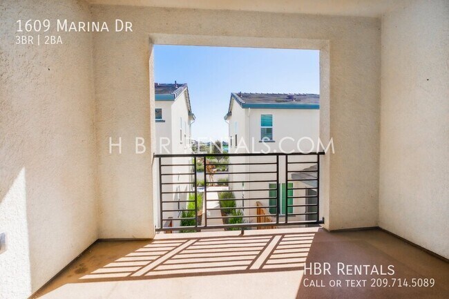 Building Photo - 1609 Marina Dr