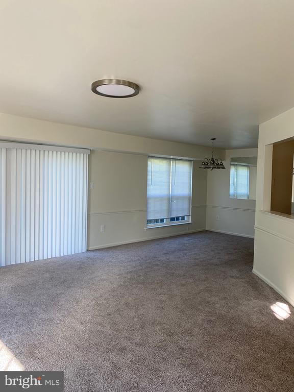 Building Photo - 1811 Hennessy Dr