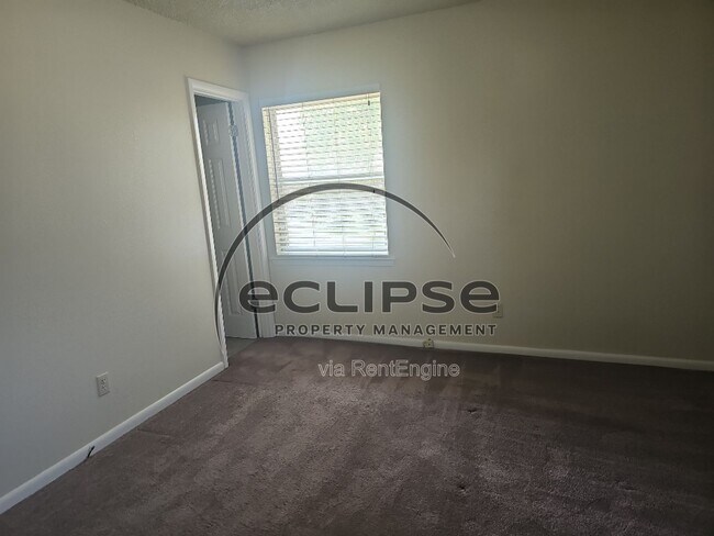 Building Photo - 717 Lee Dr