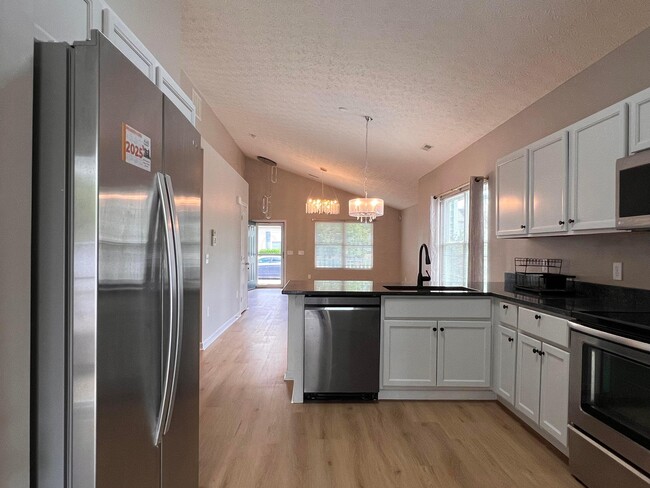 Building Photo - 133 Holly Hock Ln