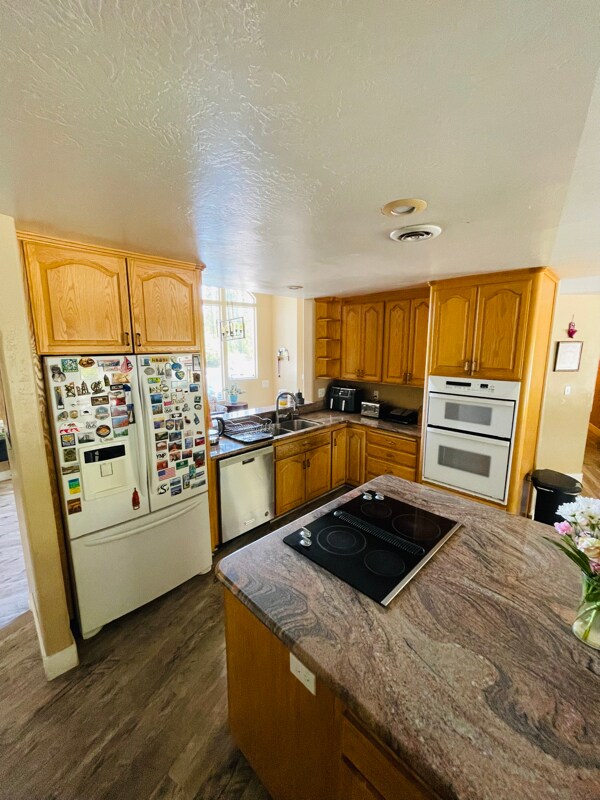 Building Photo - 6848 Sutter Ave