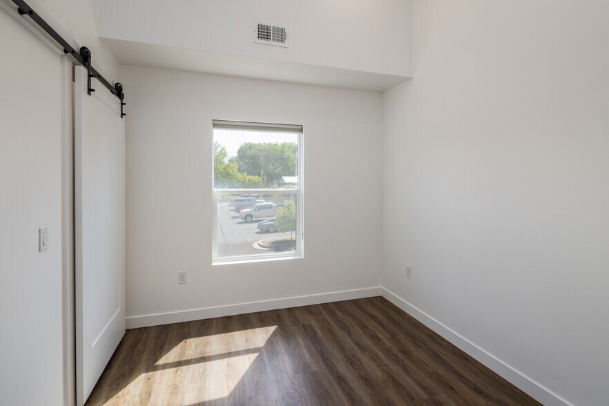 Building Photo - 443 Kane Creek Blvd