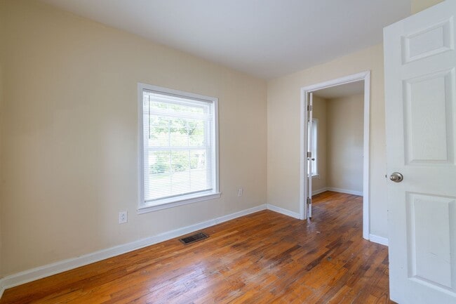 Building Photo - 4-Bedroom Rental in Prime Hapeville Location