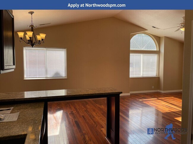 Building Photo - Beautiful 3 Bedroom 2 Bath Home