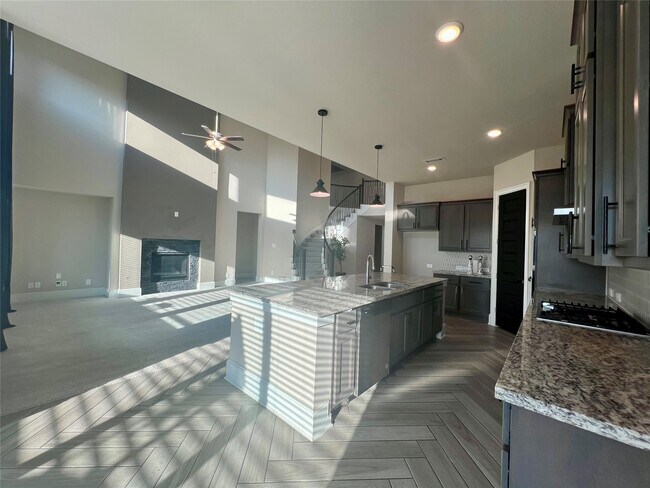 Building Photo - 15815 Sunlit Falls Dr