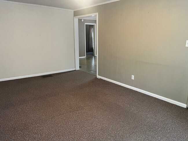 Building Photo - 1208 Chestnut Ave