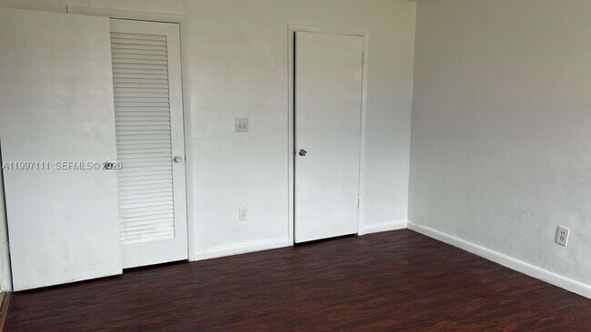 Building Photo - 1855 NE 121st St