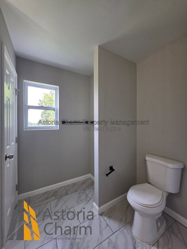 Building Photo - 3909 Fleetwood Ave