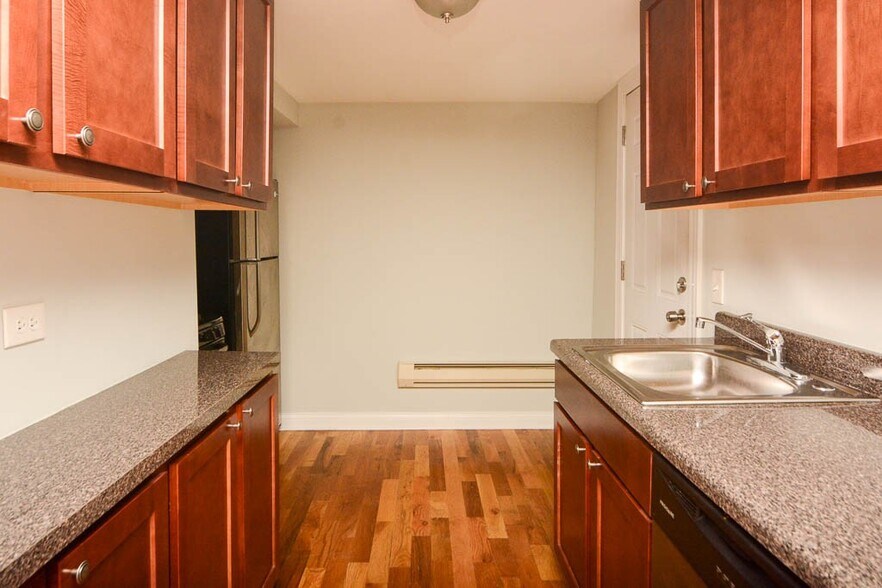 Building Photo - 4242 N Wolcott Ave