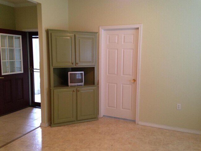 Building Photo - 106 Bowie Cir